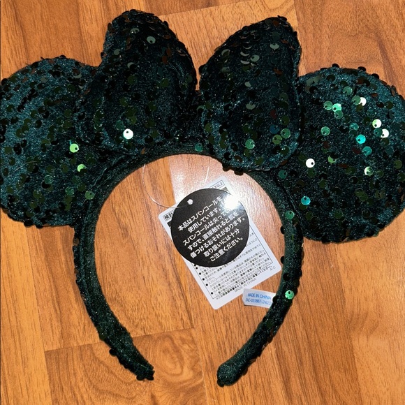 NWT Tokyo Disney Holiday Christmas Sequin and Velvet Minnie Mouse Ears Headband main image 15